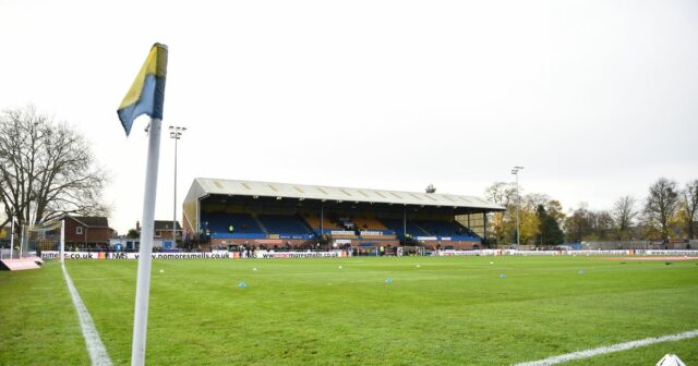 Futbalový klub je vyšetrovaný po tom, čo bol obvinený zo Celkový pohľad na štadión pred zápasom druhého kola Emirates FA Cup medzi King's Lynn Town a Stevenage na štadióne The Walks 26. novembra 2022 v King's Lynn v Anglicku