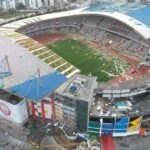 Letecký záber poškodeného štadióna