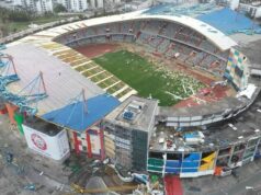 Futbalový klub zostal zničený, pretože búrka zdevastovala štadión s kapacitou 24 000 miest a vydala vyhlásenie Letecký záber poškodeného štadióna