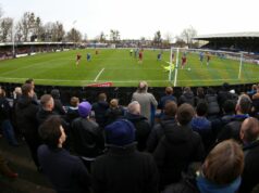 Futbalový tím obvinený zo zaplavenia ihriska, aby úmyselne zastavil zápas, keď sa objavia zábery Celkový pohľad na zápas druhého kola Emirates FA Cup na štadióne The Walks, King's Lynn. Dátum fotografie: sobota 26.11.2022.
