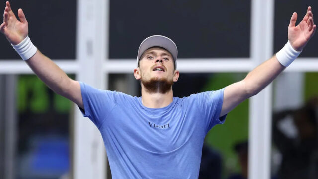 GB Pinnington Jones pokračuje v behu snov v Dallase
