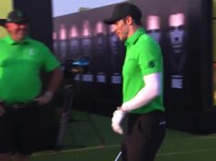 Gareth Bale zmeškal 7,3 milióna libier v hole-in-one, keď 131 míľ za hodinu zasiahol fanúšik na golfovom ihrisku Gareth Bale reaguje po jazde