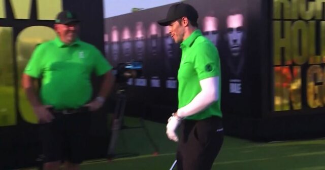 Gareth Bale reaguje po jazde