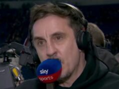 Gary Neville hovorí, že hviezda Michaela Carricka z Man Utd musí vypadnúť – „Zabilo by to chlapca“ Hlavný tréner / manažér Manchestru United Michael Carrick oslavuje na plný úväzok s Benjaminom Seskom z Manchestru United počas zápasu Premier League medzi Evertonom a Manchestrom United na štadióne Hill Dickinson 23. februára 2026 v Liverpoole v Spojenom kráľovstve.