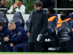 Gary Neville po frustrácii z Man City kritizuje fanúšikov Tottenhamu brutálnym vtipom so štyrmi slovami Reakcia hlavného trénera Thomasa Franka z Tottenhamu Hotspur potom, čo Antoine Semenyo z Manchestru City strelil gól na 2:0 počas zápasu Premier League medzi Tottenhamom Hotspur a Manchester City na štadióne Tottenham Hotspur 1. februára 2026 v Londýne, Anglicko.