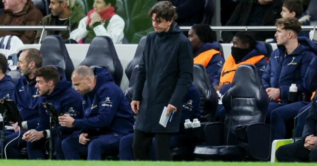 Gary Neville po frustrácii z Man City kritizuje fanúšikov Tottenhamu Reakcia hlavného trénera Thomasa Franka z Tottenhamu Hotspur potom, čo Antoine Semenyo z Manchestru City strelil gól na 2:0 počas zápasu Premier League medzi Tottenhamom Hotspur a Manchester City na štadióne Tottenham Hotspur 1. februára 2026 v Londýne, Anglicko.