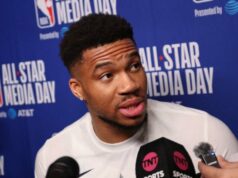 Giannis Antetokounmpo si vybral lepšiu futbalovú hviezdu medzi Leom Messim a Cristianom Ronaldom Giannis Antetokounmpo si vybral lepšiu futbalovú hviezdu medzi Leom Messim a Cristianom Ronaldom