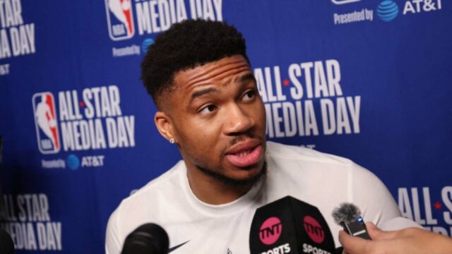 Giannis Antetokounmpo si vybral lepšiu futbalovú hviezdu medzi Leom Messim a Cristianom Ronaldom
