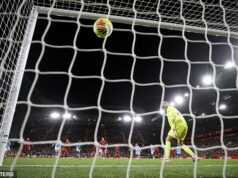 Góly z priamych kopov a spoza šestnástky padnú, David Raya hovorí, že je to rozdiel, brankári sa trápia a Dominik Szoboszlai stále strieľa svetový šampión. Myslia si teda odborníci tohtosezónny ples Puma za dôvod? Gianluigi Donnarumma z Manchestru City sa sotva pohne, keď sa priamy kop Dominika Szoboszlaia premietol do siete, ale lopta Puma, ktorá bola prinesená pre túto sezónu, vybočuje viac?