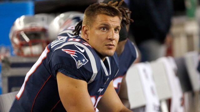 Gronk hovorí, že Tom Brady bude členom Siene slávy „štvrtého hlasovania“ po Kraftovom ignorovaní
