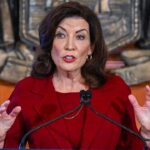 Guvernérka Kathy Hochul povolila skoré otvorenie baru pre olympijský hokej uprostred fujavice