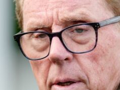 Harry Redknapp bol nahnevaný na šéfa Liverpoolu za to, čo povedal o Frankovi Lampardovi SUNBURY, ANGLICKO - 24. NOVEMBRA: Harry Redknapp pózuje na dostihovej dráhe Kempton Park 24. novembra 2025 v Sunbury v Anglicku. (Foto: Alan Crowhurst/Getty Images)