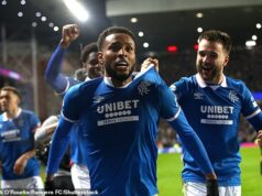 Hattrickový hrdina Youssef Chermiti prekypuje vierou v šance Rangers na titul po tom, čo videl Hearts v Ibroxe Youssef Chermiti preplnil nádeje na titul Rangers svojím hetrikom Ibrox proti Hearts