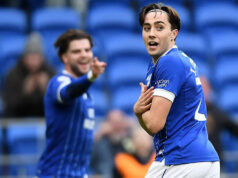 Hladný Colwill sa „toľko zlepšuje“ – Barry-Murphy Rubin Colwill oslavuje víťazstvo s fanúšikmi Cardiffu