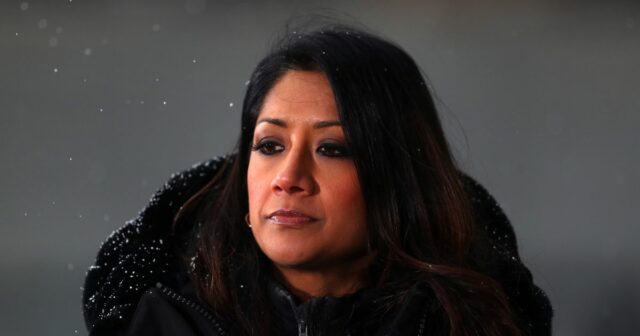 Reshmin Chowdhury a Karen Carney počas zápasu Barclays FA Women's Super League medzi Arsenal Women a Manchester City Women v Meadow Parku