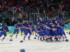 Hokejová reprezentácia USA vyhrala zlato nad Kanadou po predĺžení Hokejová reprezentácia USA vyhrala zlato nad Kanadou po predĺžení