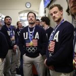 Hokejové hviezdy tímu USA prichádzajú na rozhádzané vystúpenie v Trumpovom štáte únie po oslavách zlatej medaily s prezidentom