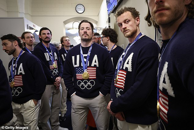 Hokejové hviezdy tímu USA prichádzajú na rozhádzané vystúpenie v Trumpovom Hokejové hviezdy tímu USA prichádzajú na rozhádzané vystúpenie v Trumpovom štáte únie po oslavách zlatej medaily s prezidentom