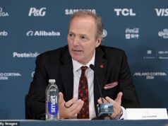 Hokejový tréner Salty Canada označil po prehre o zlatú medailu s tímom USA za „bolestného porazeného“ po útoku Tréner Kanady Jon Cooper nebol spokojný s predĺžením 3 na 3 v zápase o zlato