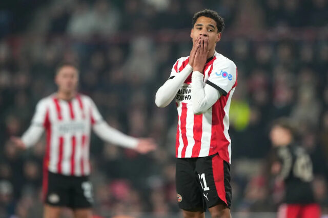 Holandskí giganti sa pustili do obnovy 18-ročného zázračného chlapca, ktorý sníva o tom, že bude hrať za Barcelonu
