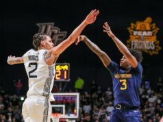 Honor Huff, Západná Virgínia, prekonala UCF Basketbal NCAA: Západná Virgínia v centrálnej Floride