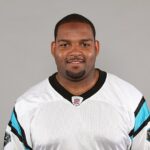 Gray, hlavný špecialista na matematiku a poistnú matematiku na UConn, bol vynikajúcim ofenzívnym hráčom Huskies predtým, ako podpísal zmluvu s Carolina Panthers ako nedraftovaný voľný hráč.