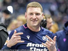 Hrdinské úspechy Fína Russella v Calcutta Cupe spečatili jeho status najlepšieho hráča Škótska v histórii. Aký by to bol výsmech, keby nikdy nezískal veľkú poctu s národným tímom Usmiaty Fín Russell oslavuje minulú sobotu víťazstvo Škótska nad Anglickom na ihrisku Murrayfield