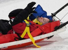 Hrôza na zimných olympijských hrách, keď je kanadský lyžiar natiahnutý po nechutnom páde počas podujatia na U-rampa Kanadská olympijská freeskierka Cassie Sharpeová mala vo štvrtok večer hroznú haváriu na hrách v Miláne v Cortine a museli ju zložiť z U-rampy na saniach.