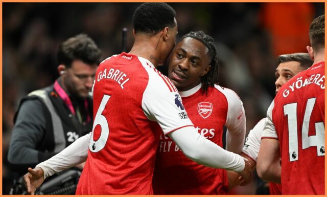 Hviezda Arsenalu Gabriel sa vysmieva Tottenhamu po výhre 4:1 v Hviezda Arsenalu Gabriel sa vysmieva Tottenhamu po výhre 4:1 v NLD