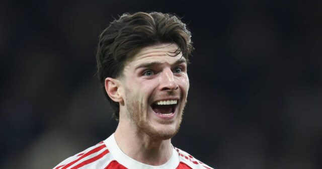 Hviezda Arsenalu Rice sa posmievala fanúšikom Spurs obrázkom partnera v Declan Rice reaguje