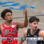 Novo získaný strážca Chicaga Bulls Collin Sexton bol videný, ako si v Brooklyn's Barclays Center prehodil z ráfika po zahratí trestného hodu počas pondelkovej prehry s Nets 123:115.