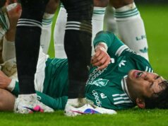 Hviezda Liverpoolu Wataru Endo odchádza z ihriska v slzách na nosidlách po hororovom zranení Wataru Endo