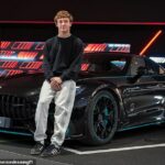 Hviezda F1 Kimi Antonelli mal v sobotu večer autonehodu neďaleko svojho domova v San Maríne. Nabúral svoje služobné auto Mercedes za 180 000 libier – ktoré mu dali len pred niekoľkými dňami