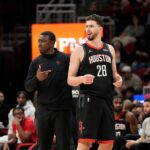 Alperen Sengun spochybňuje rozhodnutie o jeho vylúčení z hry v stredu večer