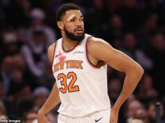 Hviezda New York Knicks Karl-Anthony Towns odišla s hrozným rezom po nechutnej zrážke hlava-nehlava Karl-Anthony Towns utrpel hrozný rez počas zápasu Knicks proti Nuggets
