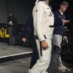 Hviezda Patriots Mack Hollins predviedla svoj charakteristický vzhľad naboso na otvárací večer Super Bowl