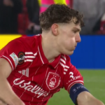 Hviezda Premier League Ryan Yates utrpel hororové zranenie v Európskej lige – ale aj tak hrá