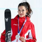 Dievča na plagáte zimných olympijských hier Eileen Gu nedokázalo získať zlato pre Čínu v štýle free ski slopestyle