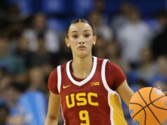 Hviezdny nováčik Jazzy Davidson sa zranil, keď USC vyhralo šieste za sebou Hviezdny nováčik Jazzy Davidson sa zranil, keď USC vyhralo šieste za sebou