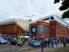 Hviezdy Rangers „využívajú fyzio hotelové izby na to, aby znechutili ženy“, pretože WAG „chytí eso“ Ihrisko v Ibroxe pred výkopom