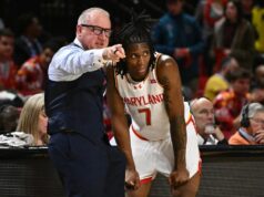 Hviezdy prvákov sa stretnú, keď Washington navštívi Maryland Basketbal NCAA: Iowa v Marylande
