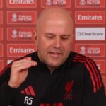 Arne Slot na tlačovej konferencii pre FC Liverpool