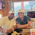 Bývalá hviezda NFL Greg Olsen oznámil smrť svojho brata Chrisa vo veku 42 rokov