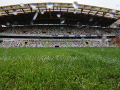 Ikonický futbalový štadión zničený búrkou, keď jeden koniec ihriska úplne zdemoloval | Futbal | Šport Ikonický futbalový štadión zničený búrkou, keď jeden koniec ihriska úplne zdemoloval | Futbal | Šport