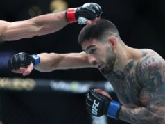 Ilia Topuria poskytuje aktualizáciu návratu UFC a háda sa s Jakeom Paulom naživo Ilia Topuria v júni vyradil Charlesa Oliveiru, aby získal voľný opasok UFC v ľahkej váhe (Getty Images)