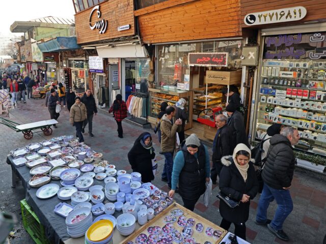 Irán zatvára súkromné ​​podniky po protestoch v dôsledku prepadu ekonomiky | Správy o protestoch
