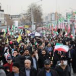 Iránski lídri kričia proti USA, „poburovanie“ na oslavách revolúcie v roku 1979 | Správy o protestoch