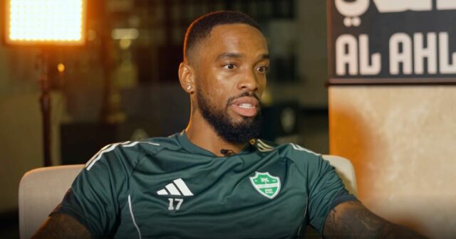 RIJÁD, SAUDSKÁ ARÁBIA - 2. FEBRUÁRA: Ivan Toney z Al Ahli sa pozerá počas zápasu Saudi Pro League medzi Al Hilal a Al Ahli v Kingdom Arene 2. februára 2026 v Rijáde v Saudskej Arábii. (Foto: Yasser Bakhsh/Getty Images)