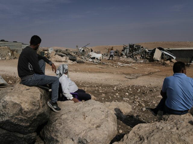 Izraelská armáda, osadníci zaútočili na Palestínčanov v oblasti Hebronu na Izraelská armáda, osadníci zaútočili na Palestínčanov v oblasti Hebronu na Západnom brehu Jordánu | Správy o konflikte medzi Izraelom a Palestínou