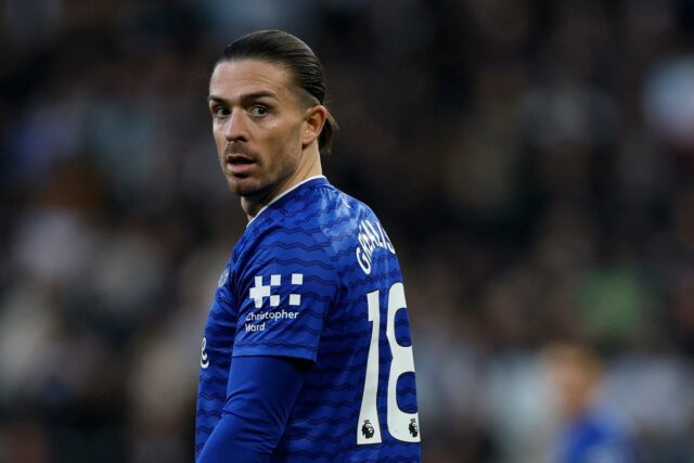 Jack Grealish z Evertonu sa prizerá počas zápasu Premier League medzi Evertonom a Wolverhampton Wanderers na štadióne Hill Dickinson 7. januára 2026 v Liverpoole v Anglicku. (Foto: Matt McNulty/Getty Images) (Getty)